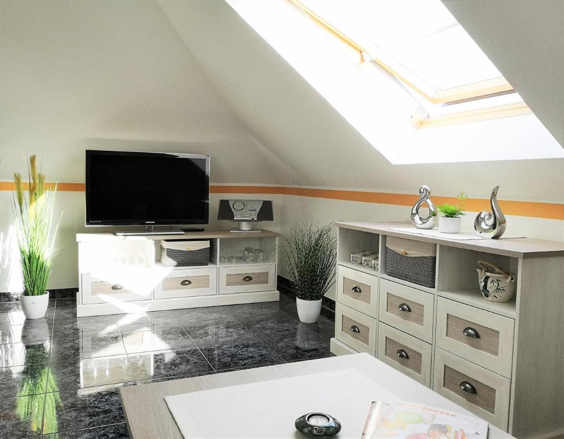 Ferienwohnung Claudia ツィノヴィッツ エクステリア 写真