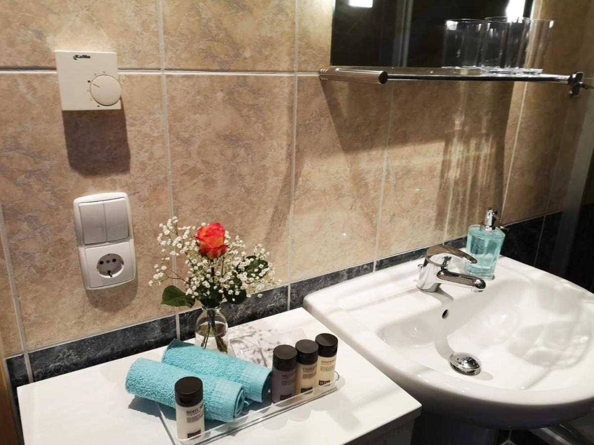 Ferienwohnung Claudia ツィノヴィッツ エクステリア 写真